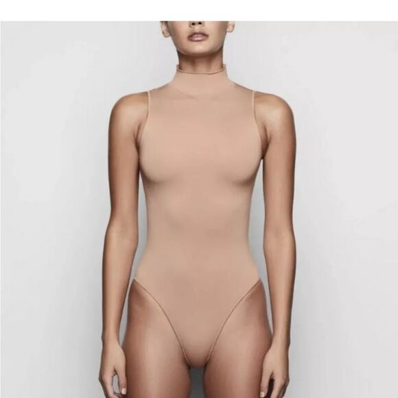 Skims Essential Mock Neck Sleeveles bodysuit w snap closure gusset size 4x5x NWT - Picture 1 of 4